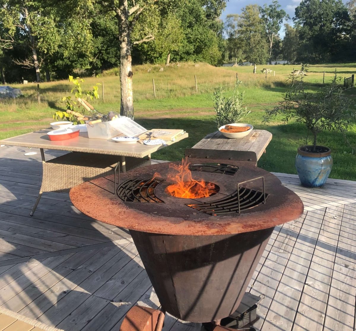 Outdoor cooking as a fun team-building activity for everyone